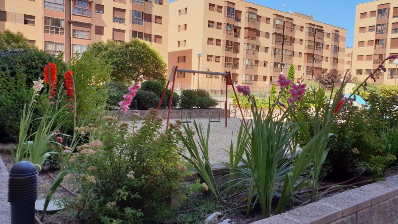 Apartment Madrid Barajas Bagian luar foto